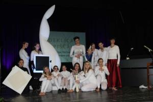 Deklica s piščalko 1